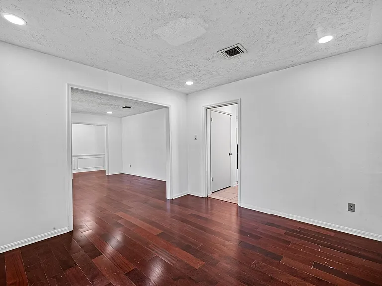 3910 Chile Dr — Photo 8