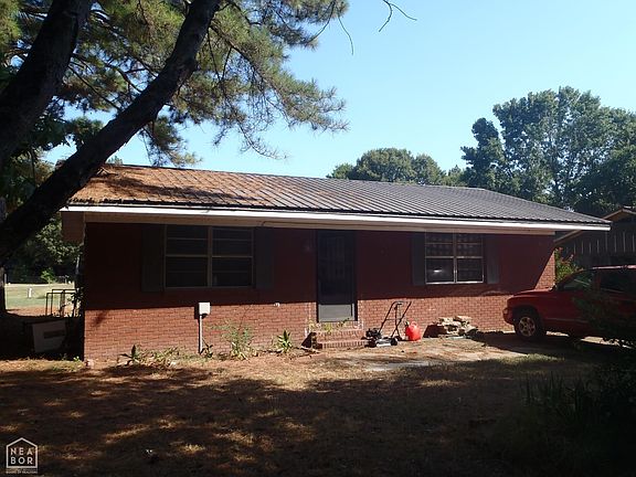 2nd image of 412 Logan St