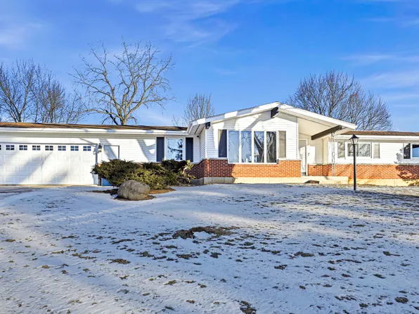9807 N Leaf River Rd, Leaf River, IL 61047