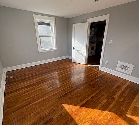 2nd image of 3134 S Compton Ave APT 2S