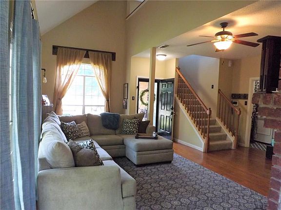 5th image of 206 Hillside Dr