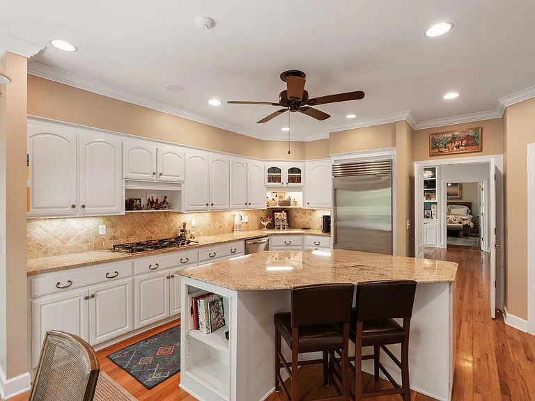 16 Fairway Village Ln — Photo 7