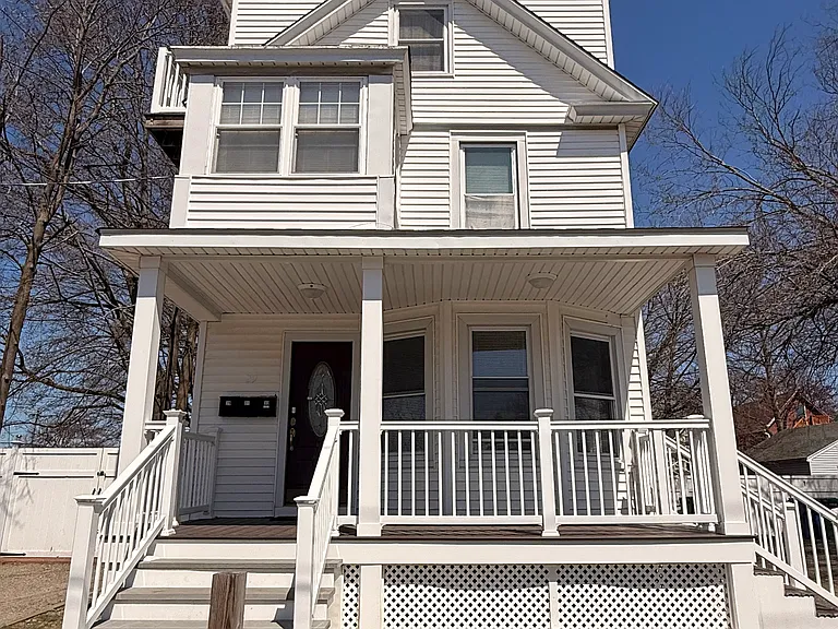 29 Allen St #1 — Photo 1