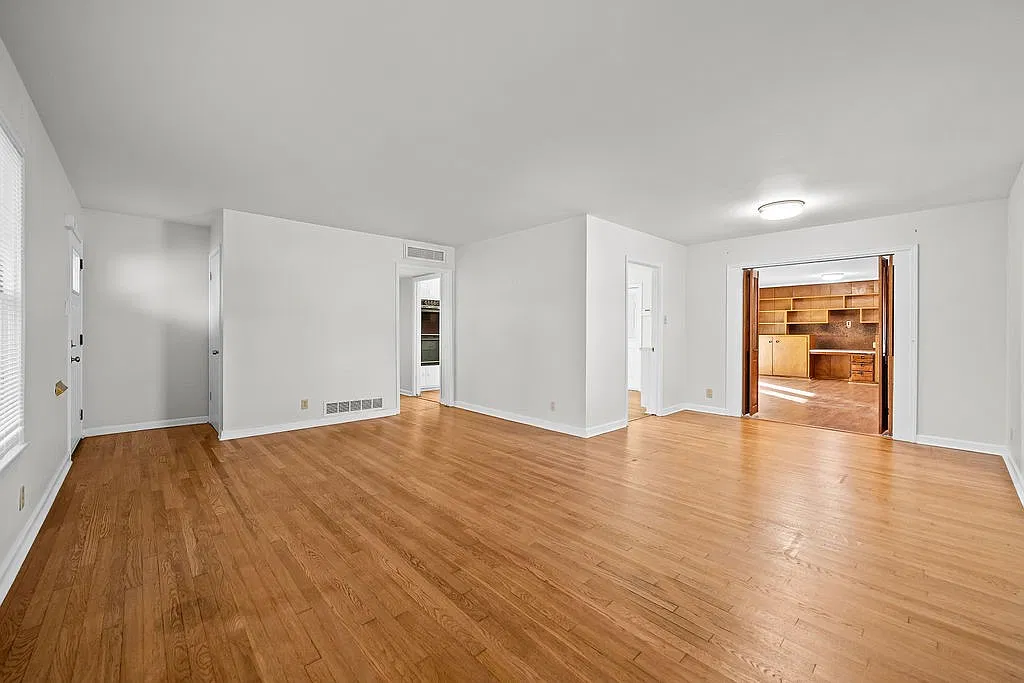 3 bed, 2.0 bath, 1669 sqft, $2,095 — Photo 2