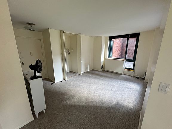 5th image of 1 Irving Pl APT P8s