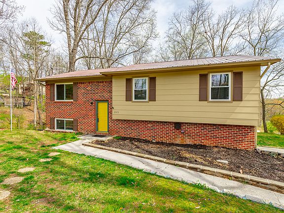 3rd image of 3573 Windy Hill Ct SE