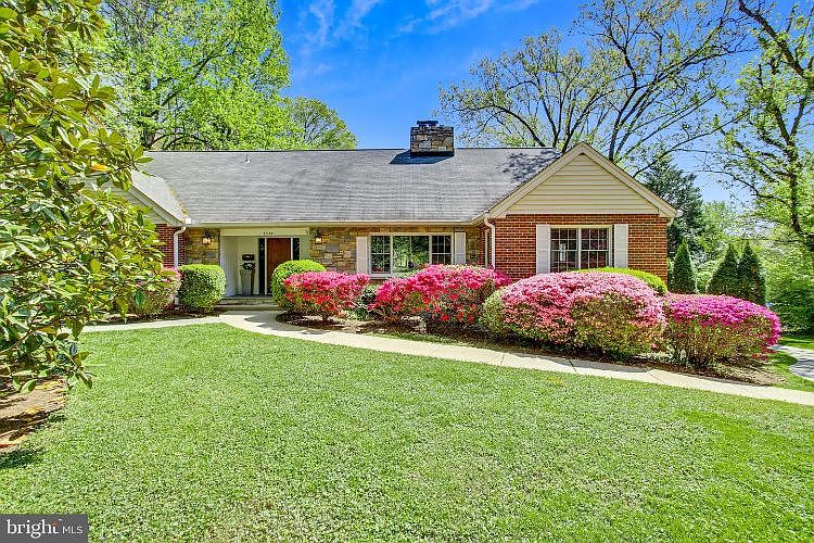 1st image of 3033 Knoll Dr