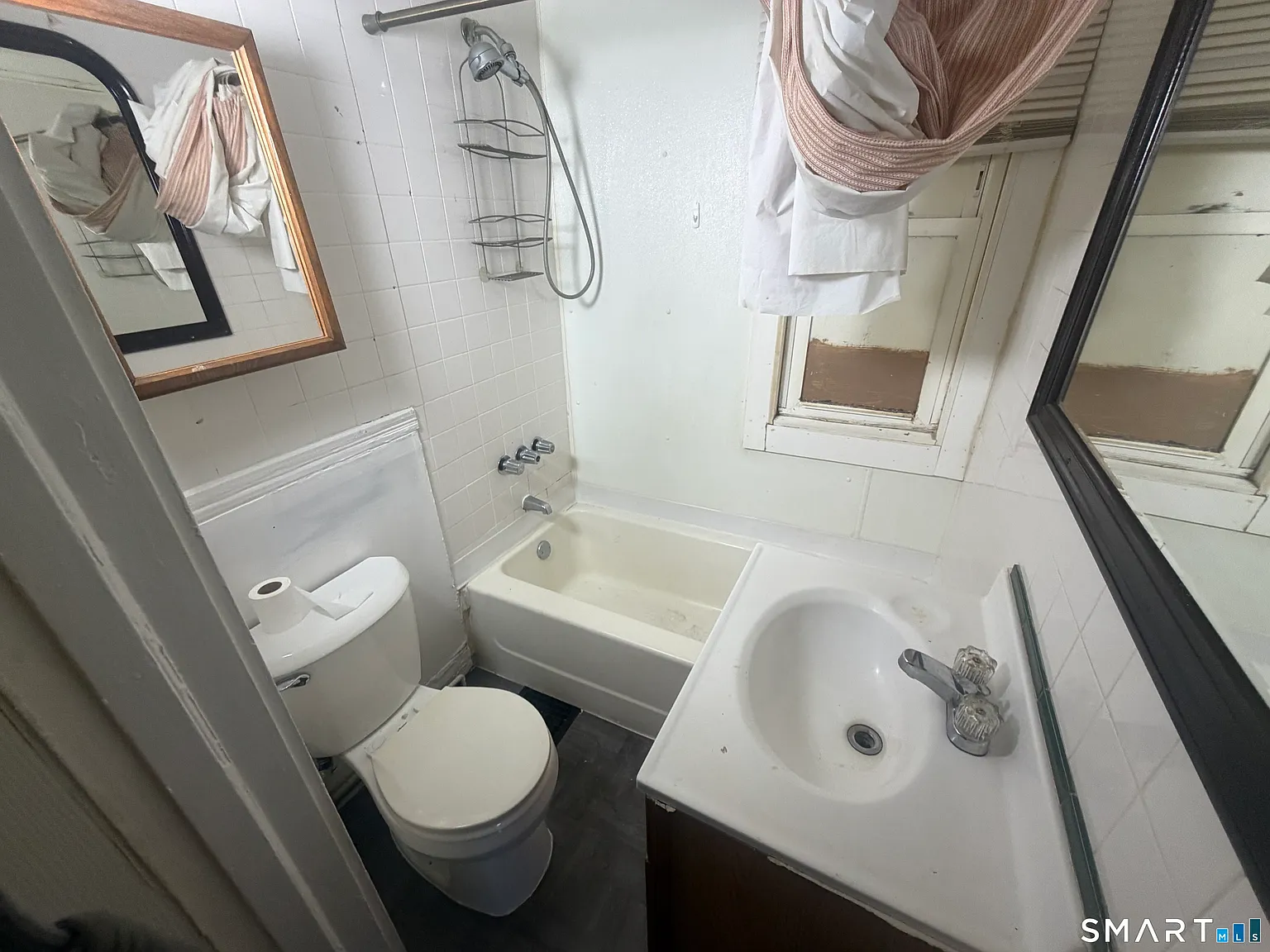 2 bed, 1.0 bath, 3752 sqft, $1,550 — Photo 4