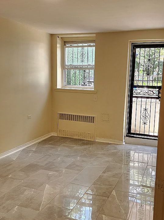1st image of 940 E 96th St #1
