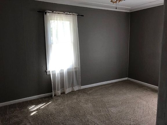 4th image of 303 Alexander Dr