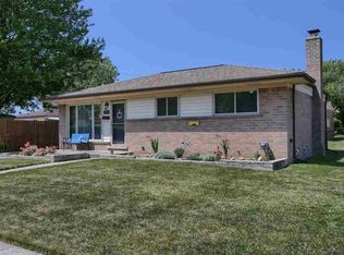 11735 McKinley Dr, Warren, MI 48089