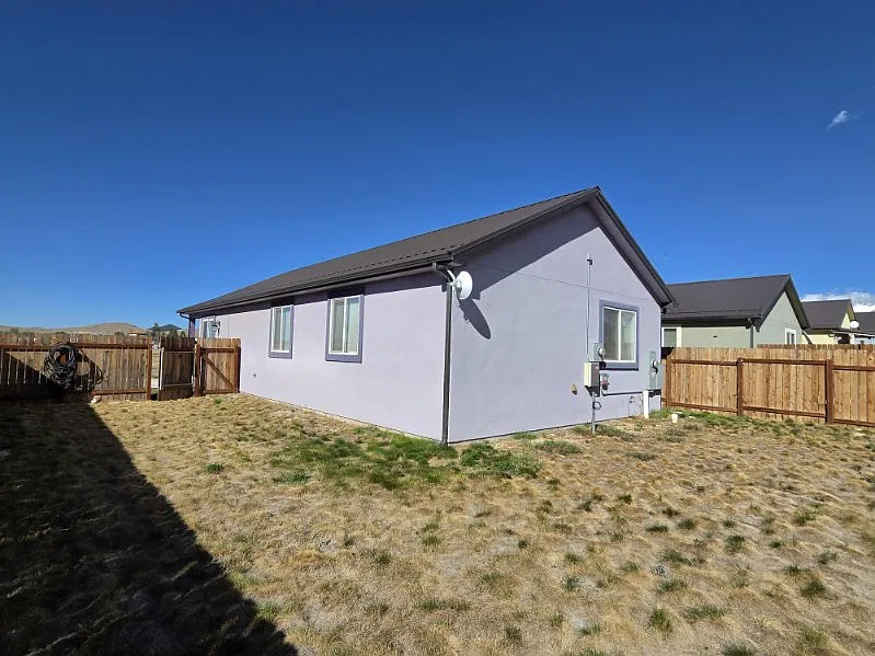 3 bed, 1152 sqft, $1,900 — Photo 3