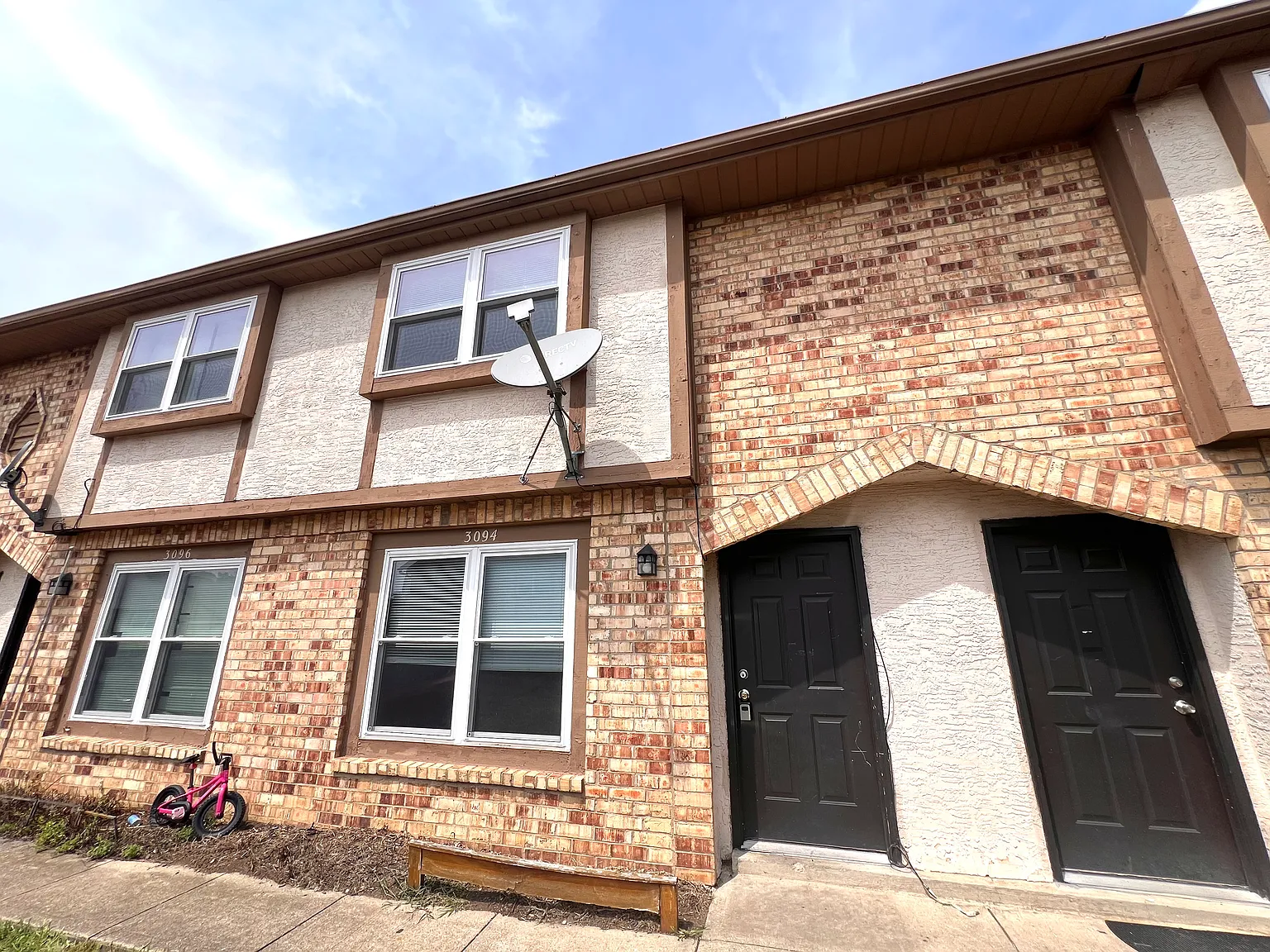 2 bed, 1.5 bath, 960 sqft, $1,200 — Photo 2