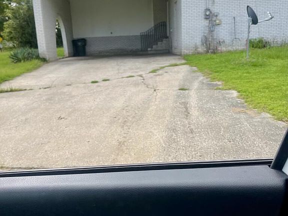 3rd image of 1100 Hillside Dr