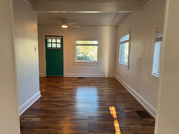 4th image of 8 Vermont Ave