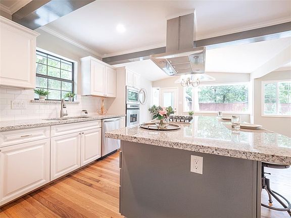 5th image of 3802 Ascot Ln