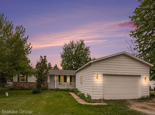 180 Maverick Ln, Lapeer, MI 48446
