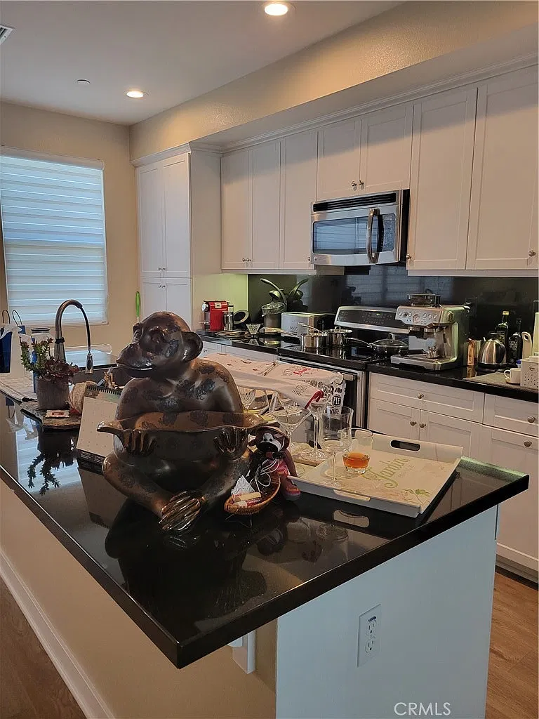 2 bed, 2.5 bath, 1721 sqft, $3,500 — Photo 4
