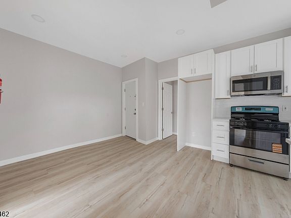 3rd image of 59 Henry St APT B3