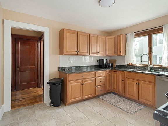5th image of 31-33 Underwood Ave #1
