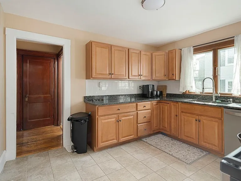 31-33 Underwood Ave #1 — Photo 5