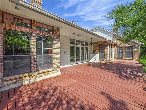 4th image of 1369 Lakeview Dr