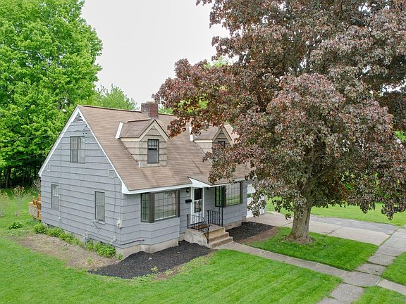 2nd image of 23 Parkway Dr