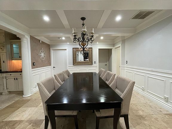 3rd image of 2533 Barry Ave