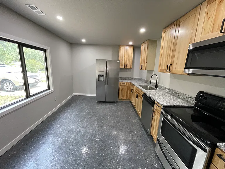 1522 Wedgewood Dr — Photo 4