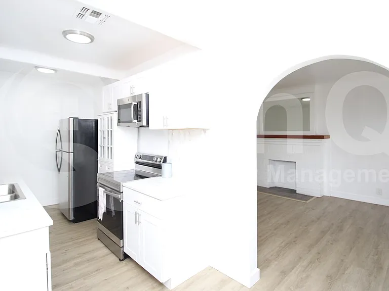 146 N 10th Ave — Photo 5