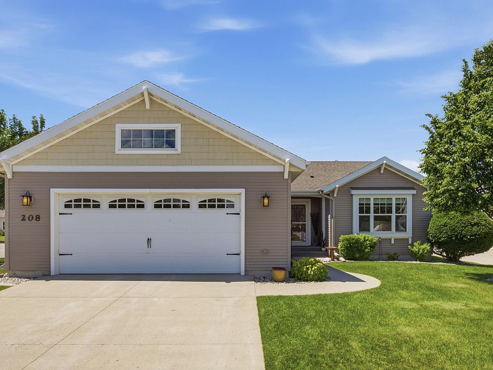 1st image of 208 15th Avenue Way E