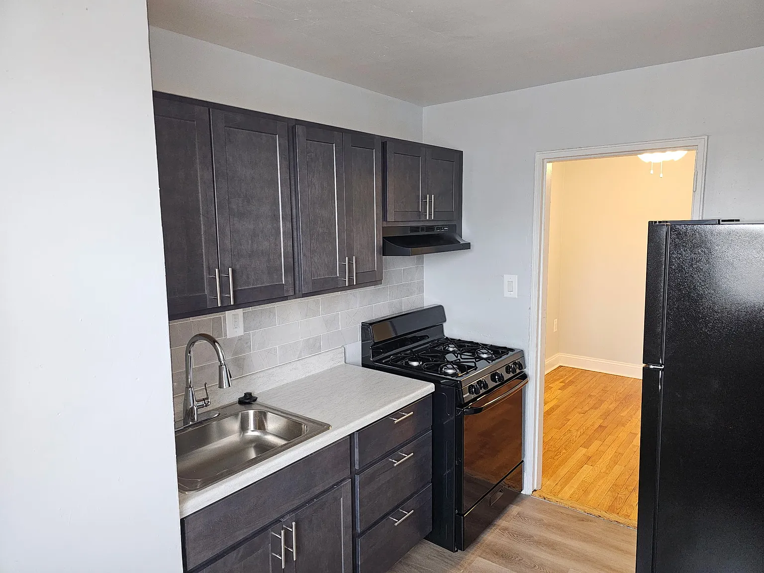 2 bed, 1.0 bath, $1,295 — Photo 2