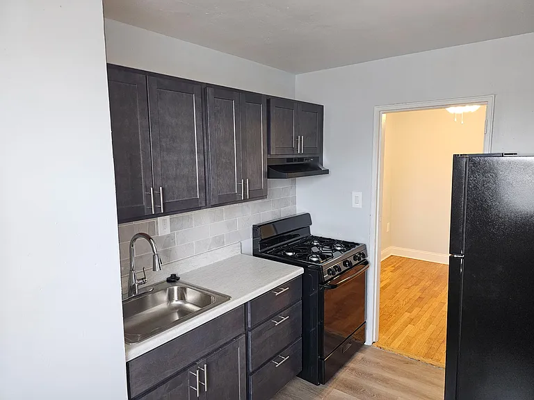 4215 1st St SE — Photo 2