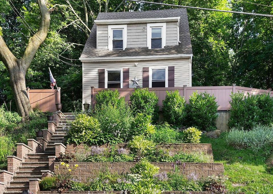 1st image of 16 Cassidy Pl #64/132