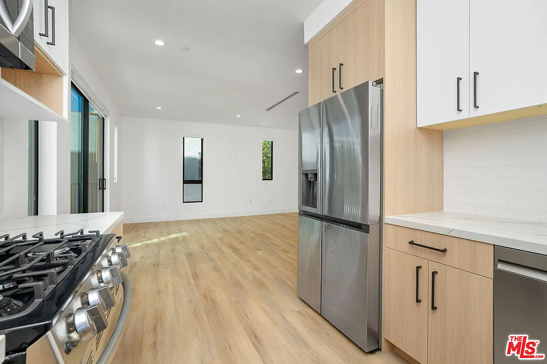 4 bed, 4.5 bath, 1700 sqft, $6,995 — Photo 2