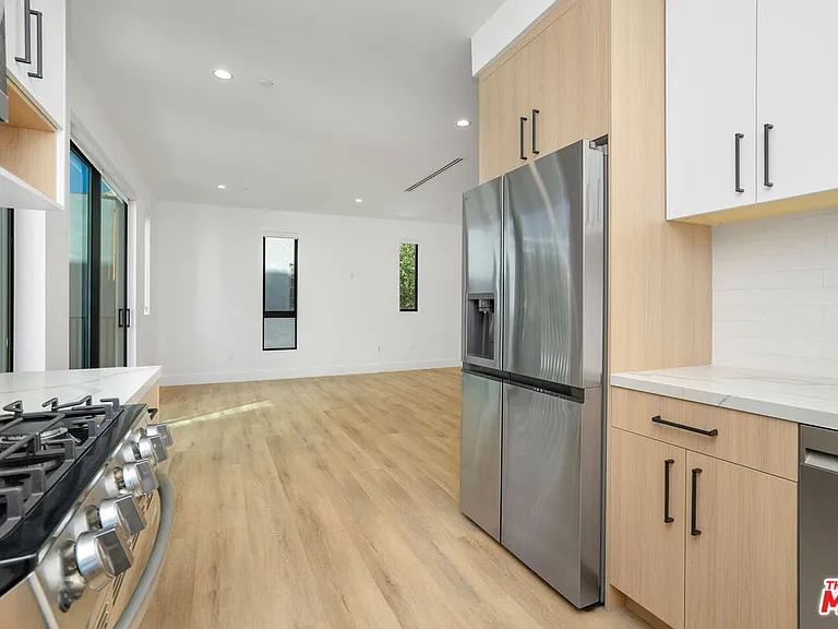 111 N Orlando Ave — Photo 2
