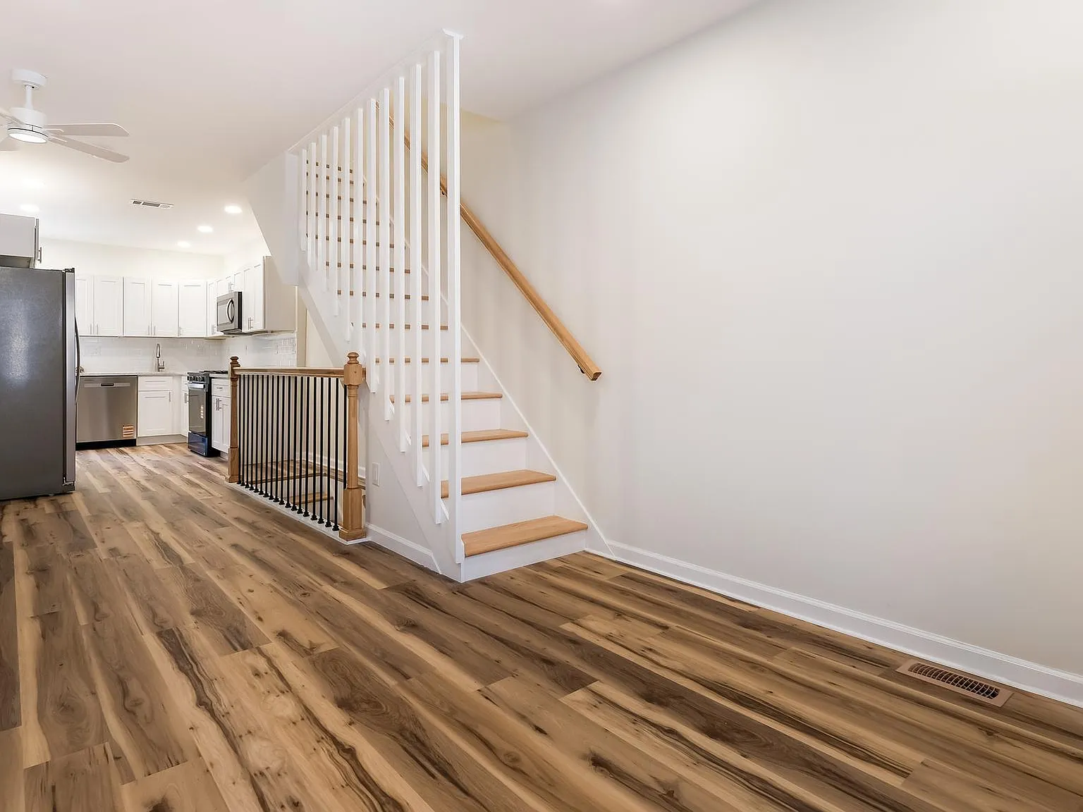 2 bed, 2.5 bath, 1628 sqft, $1,490 — Photo 4