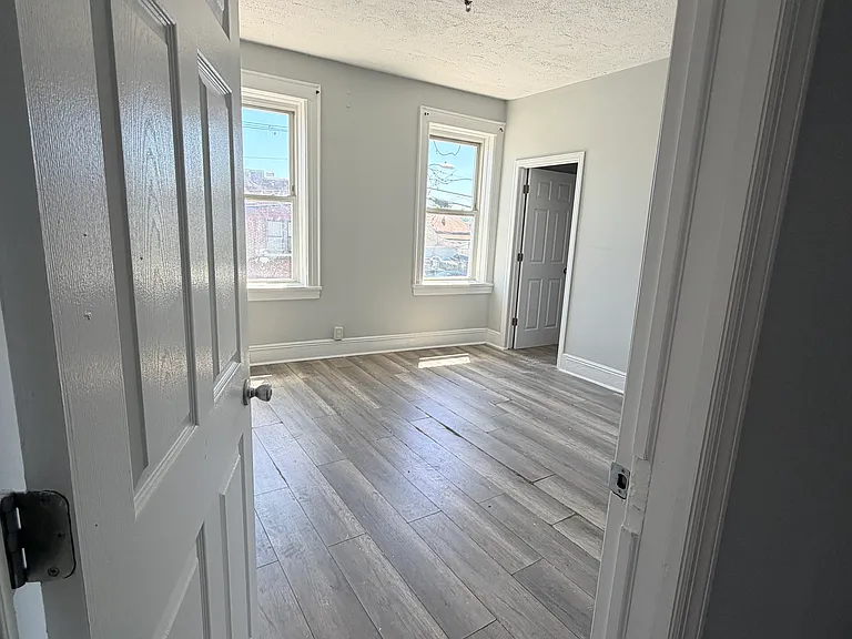 410 10th Ave #1L — Photo 6