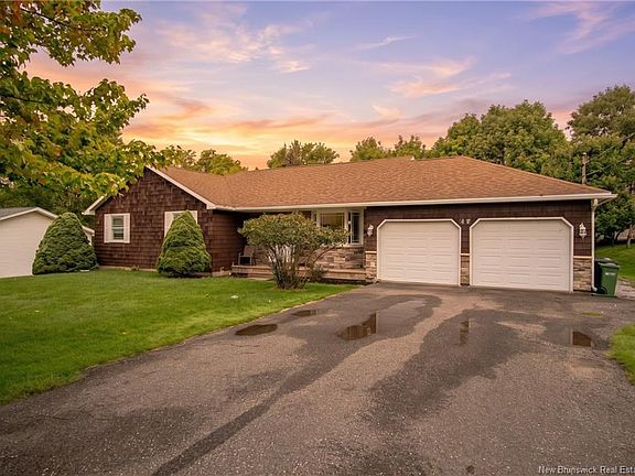 2nd image of 17 Lionel Dr