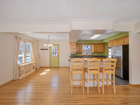 3rd image of 2611 Parkview Blvd