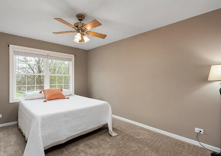 27W220 Chelsea Cir — Photo 13