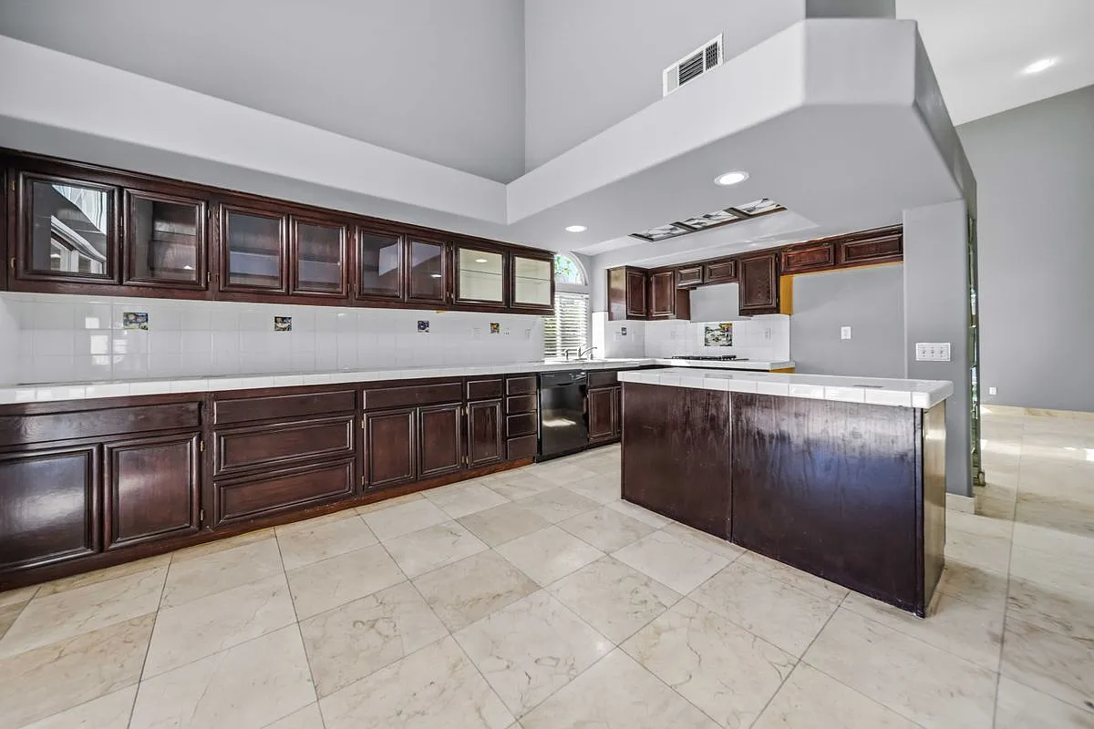 3 bed, 3.0 bath, 1807 sqft, $3,180 — Photo 4