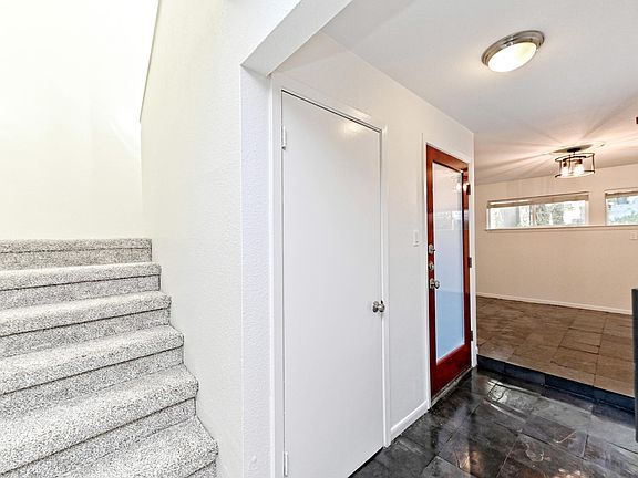 4th image of 6911B Thorncliffe Dr