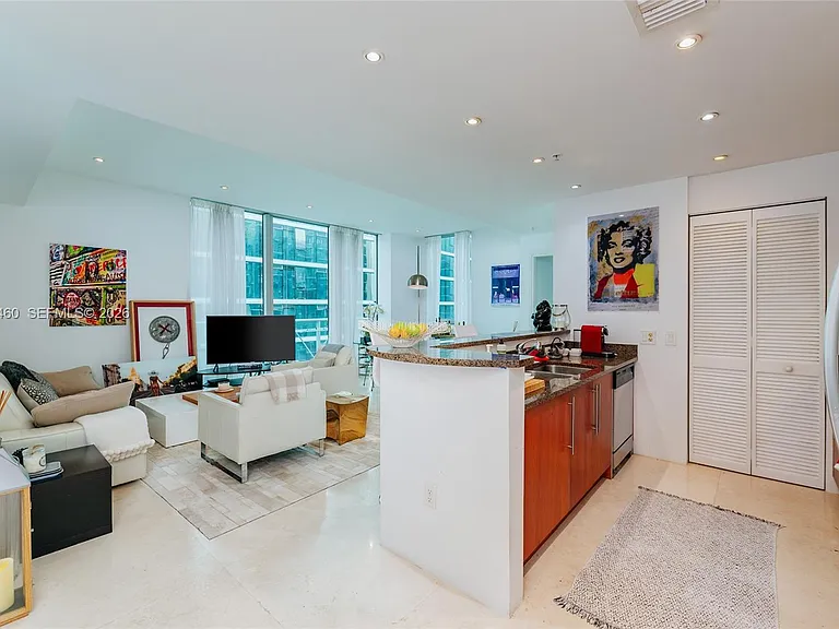 300 S Biscayne Blvd #T-3702 — Photo 1