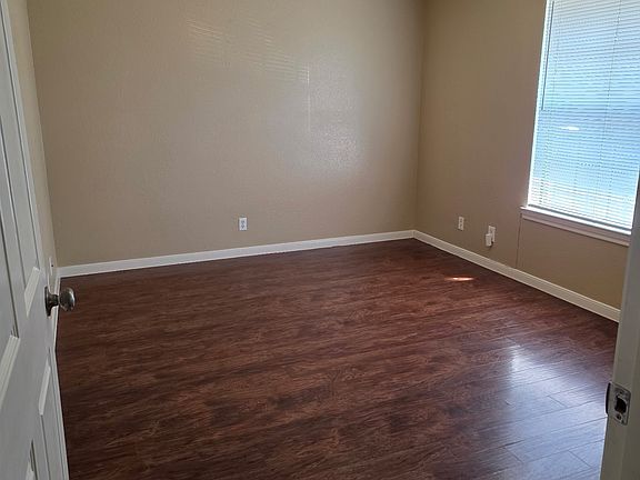 3rd image of 5205 Daybreak Cir APT B