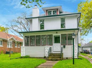 431 49th St, Moline, IL 61265