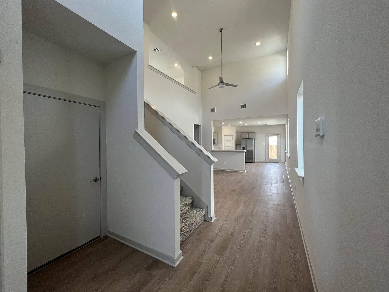 3 bed, 1813 sqft, $2,100 — Photo 2