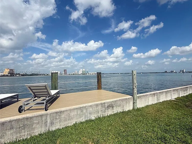 2250 Bay Dr #4 — Photo 16