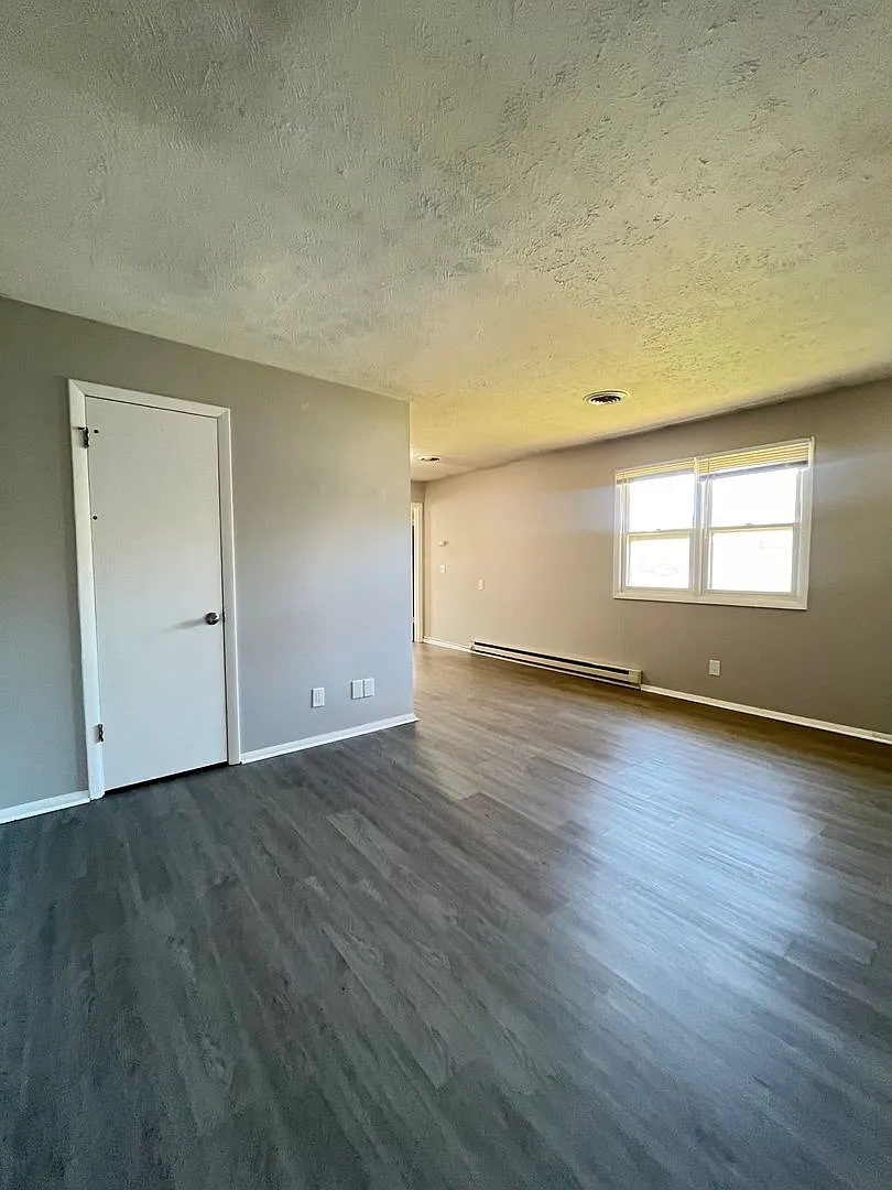 2111 Todd Dr — Photo 2