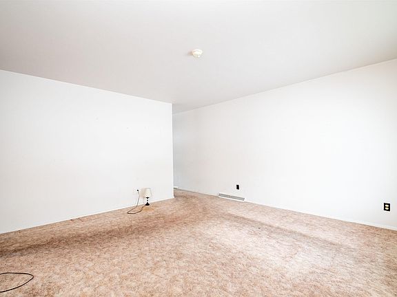 5th image of 5702 N Graceland Dr
